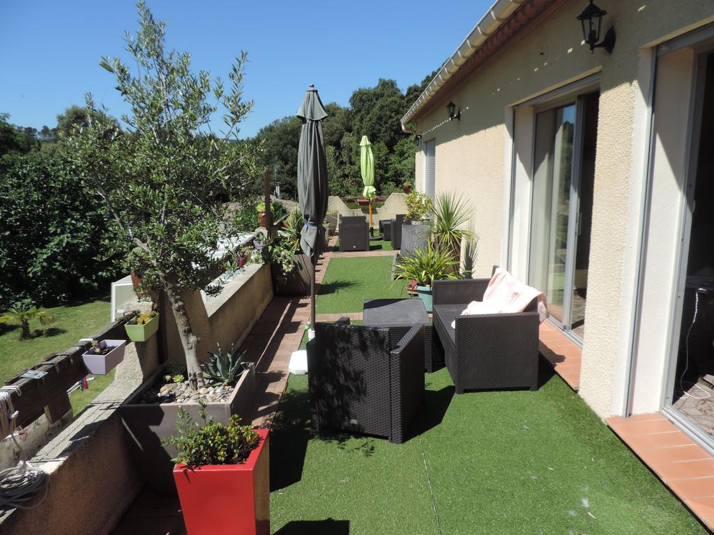 Les Deux Lions Hotel Alairac Екстериор снимка