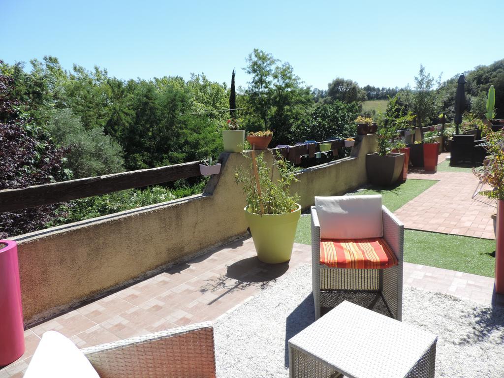 Les Deux Lions Hotel Alairac Екстериор снимка